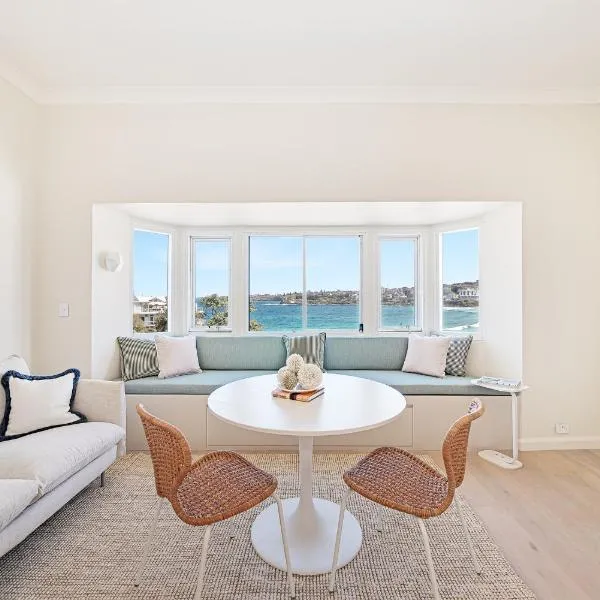 Viesnīca Beachfront 1 Bed across from iconic BONDI BEACH Sidnejā