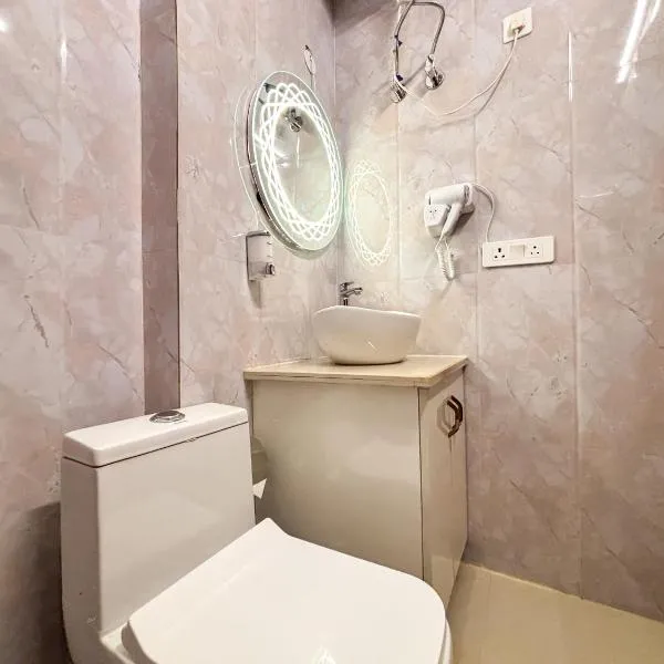 The Neeraj Ganga Rajmahal Wellness With Ganga View – hotel w mieście Rishikesh