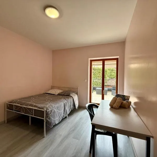 Face à la gare - Chambre 4, hotel in Roanne