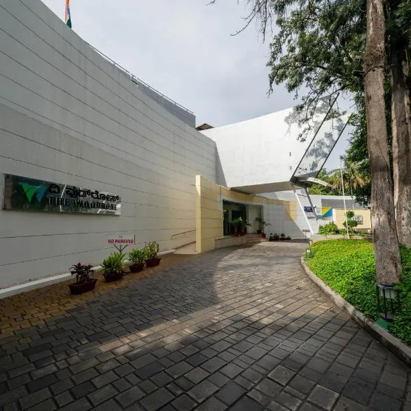 THE WOODROSE，位于班加罗尔的酒店