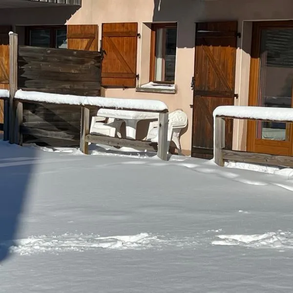 Super Besse chez Sophie 2ch, séjour, wifi, 2tv, rdc, terrasse, parc, piscine, pkg, hotel v destinaci Besse-et-Saint-Anastaise