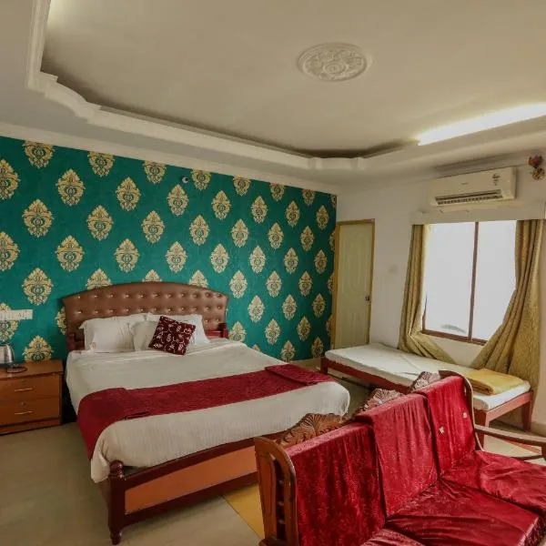 Thavika O Nila Resort & Convention Centre, hotel in Yelagiri