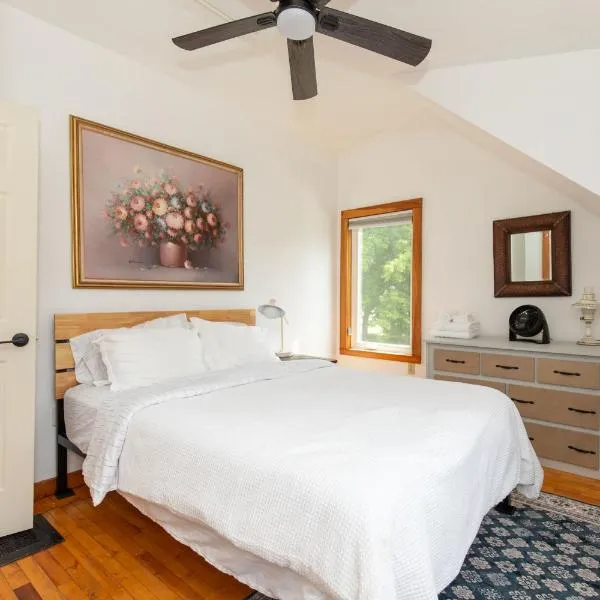 Entire 1 Bdrm house 5 mins from NWMC and DwnTwn, ξενοδοχείο σε Σεντ Άλμπανς