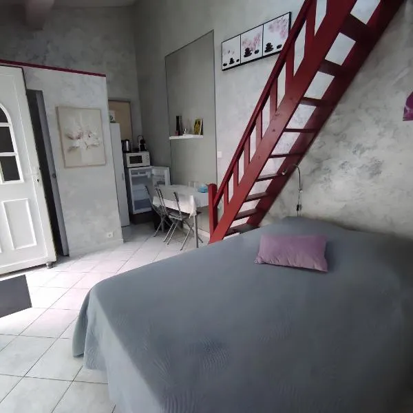 Chambres d'hôtes - Les Orchidées، فندق في بيربينيا