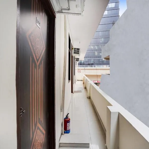 Hotel O YATRA INN, hotel in Kalkaji Devi