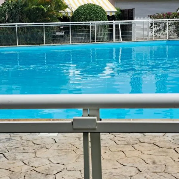 Rêve Créole, accès piscine, plage et golf, hotel din Saint-François