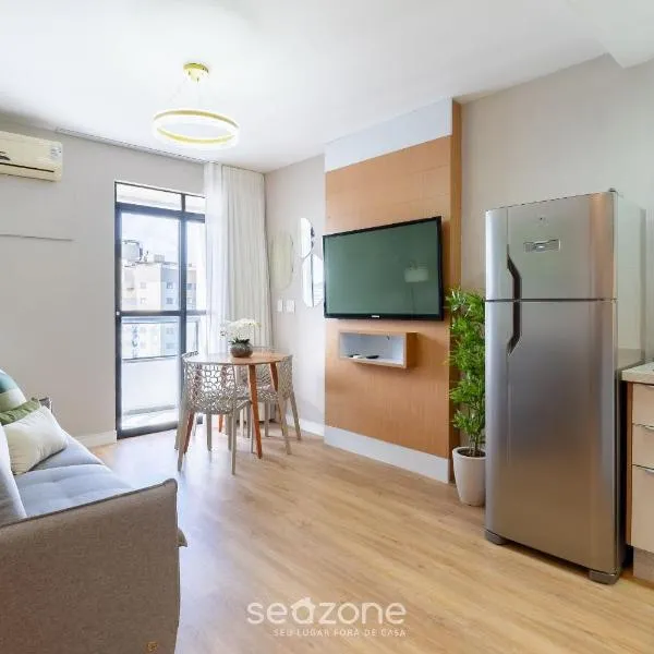 Acomodações completas em prédio com piscina e academia no Centro de Florianópolis - LINs, Hotel in Florianópolis