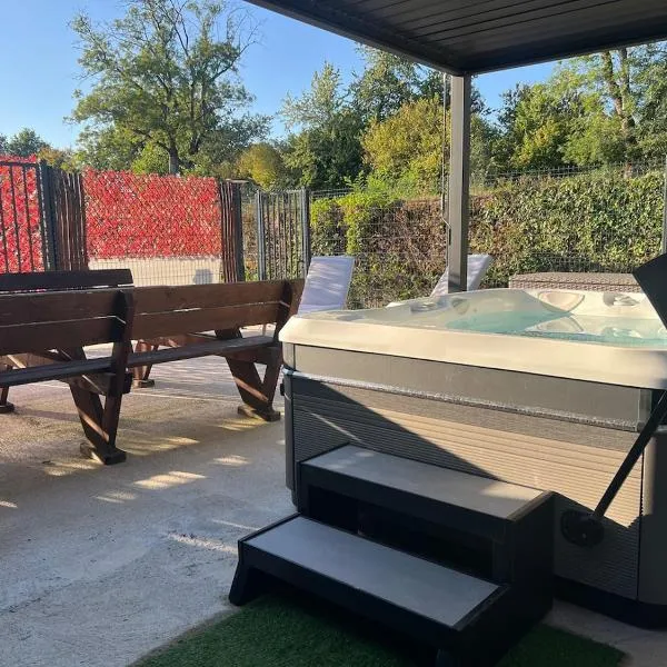 Studio indépendant spa haut de gamme Hotspring privatif: Chaumousey şehrinde bir otel
