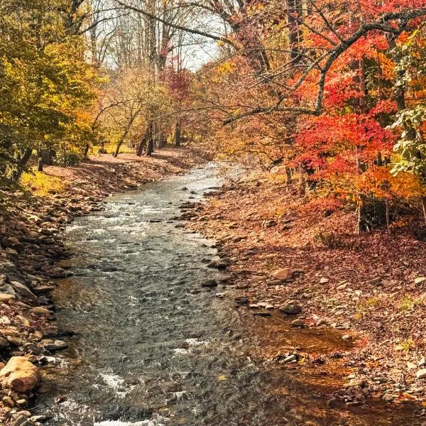 Cozy Creek Cottages, hotel in Maggie Valley