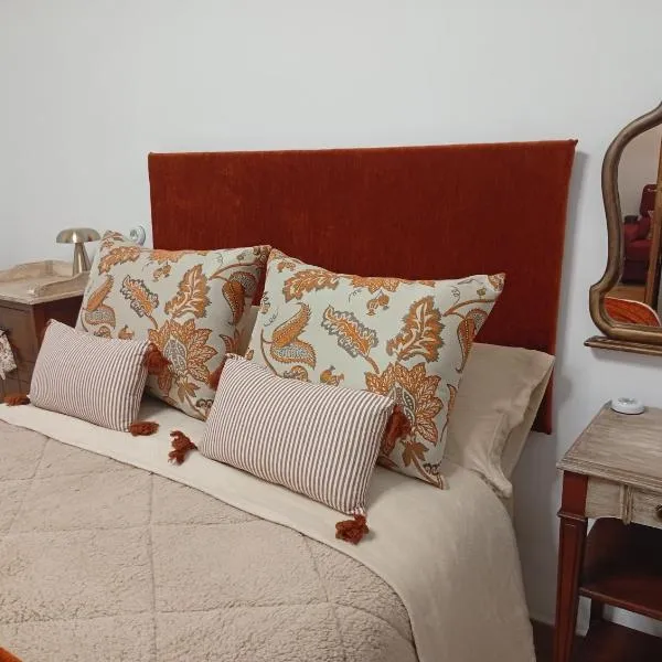 Casa Rural en San Carlos del Valle- Doña Gumersinda, hotel in San Carlos del Valle