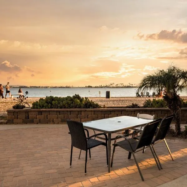 Beach Front Bungalow At Pacific Beach, hotel in San Diego