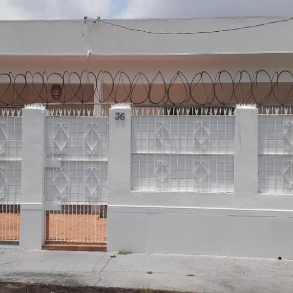 Casa com 8 leitos próximo ao aeroporto