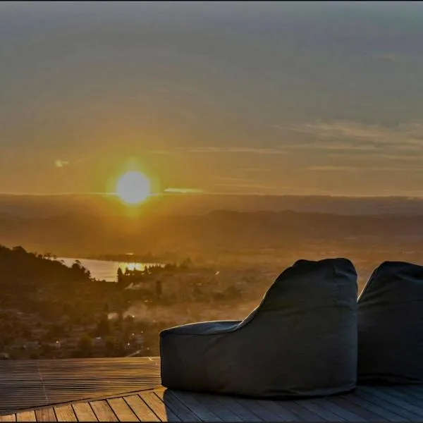 Stunning Sunsets & Views at Wonderful Wainui, hotel in Gisborne
