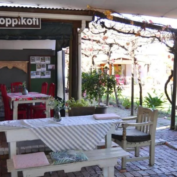 Villa ChoCoLatt Guest House and Porta Taverna Restaurant, ξενοδοχείο σε Porterville