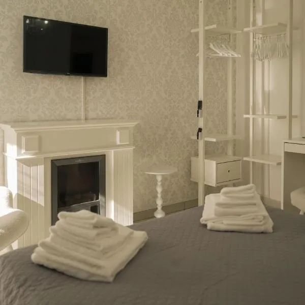 Viesnīca Charlemagne appartamento 65 m2, 2 camere da letto, 2 bagni, ampio patio, 6 posti letto pilsētā Pontekanjāno