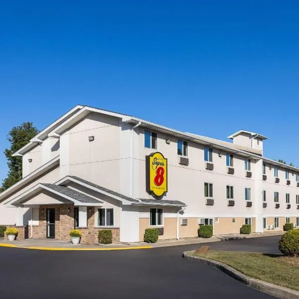 Super 8 by Wyndham Latham - Albany Airport – hotel w mieście Latham