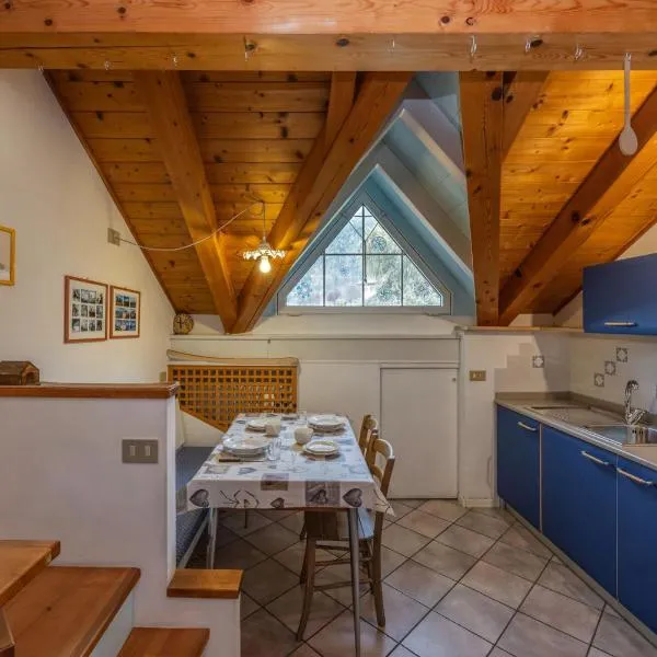 Romantic Hideaway with Mountain View and Hiking Trails, hotel di Terzolas