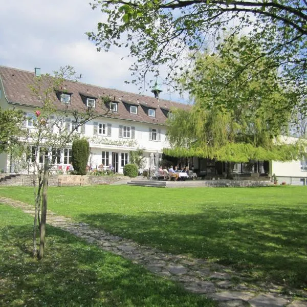 Hotel Landgut Burg GmbH, hotel v mestu Weinstadt