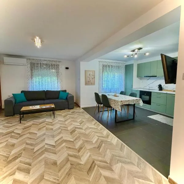 Apartament Draganovi 8B, hotel a Kazanlŭk