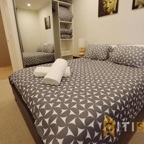 Ruby Red, 1Bd 1Bth Apt - Woden CBD, хотел в Phillip