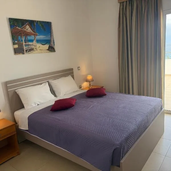 Red Hibiscus Stegna, hotel en Archangelos