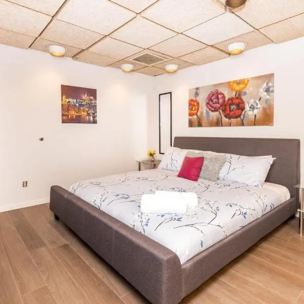 King Bed Studio Apartment - Near Chinatown, hotel en Ottawa