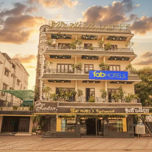 FabHotel Santoor Geeta Bhawan Square, hotel v destinaci Indaur