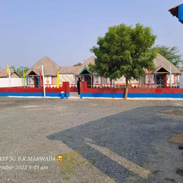 Rann bhumi village resort, hotel v destinaci Bherandiāla