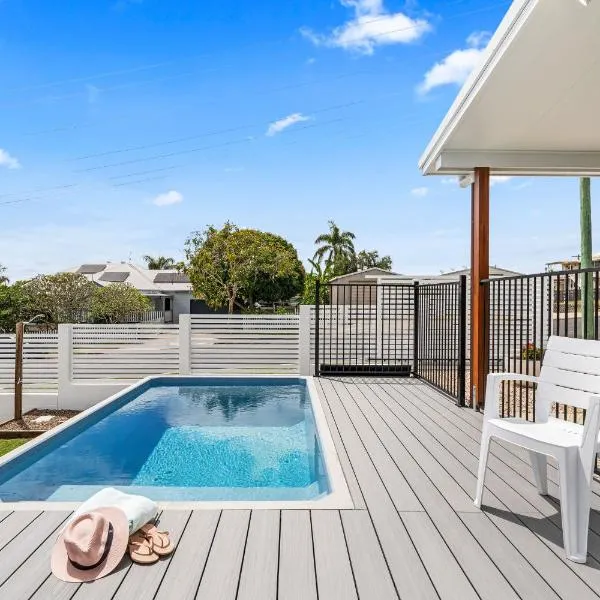 'Short Break' - Luxurious Coastal Retreat with Pool and BBQ, hotell sihtkohas Urangan