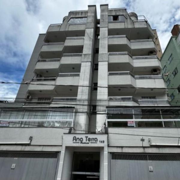 Apto de 2 Quartos em Meia Praia