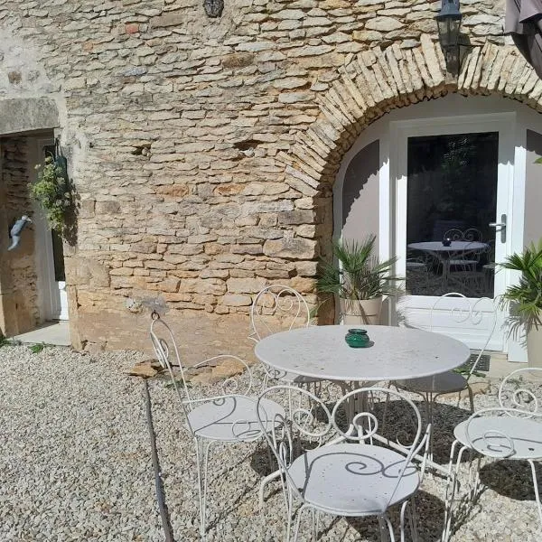 Maison de style La Grange, מלון בAsquins