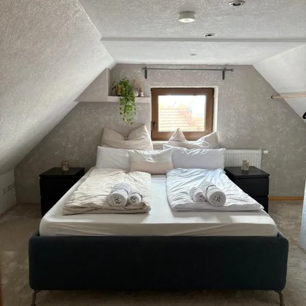 Small House park free at street, hotel in Stuttgart