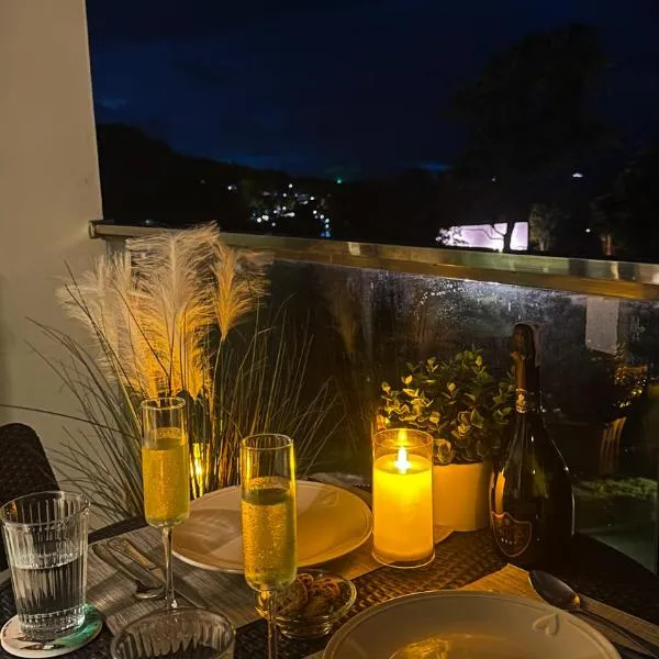 Soulful Stay Phuket -Distant Seaview and Mountain View Retreat, Patong, hotel i Patong Beach