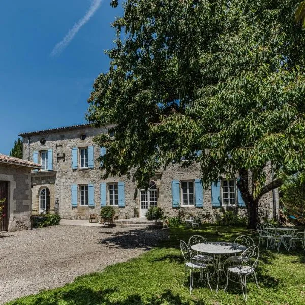 Un Petit Château, hotel in Lauzun