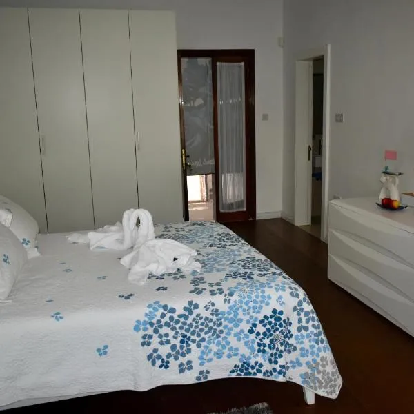 Secret Villa - Room Rose, Hotel in Taʼ Lampuka