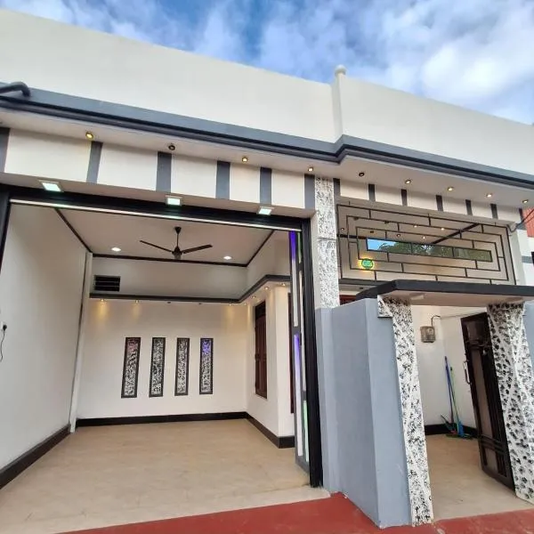 Corniche Villa and Rooms kattankudy، فندق في Kattankudi