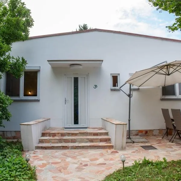 Gemütliches Haus mit Gartenlounge im Wienerwald, hôtel à Neulengbach