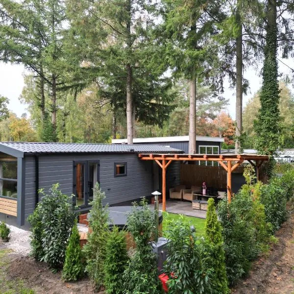 Tiny House Forestia met HOTTUB, hotel v destinaci Hoenderloo