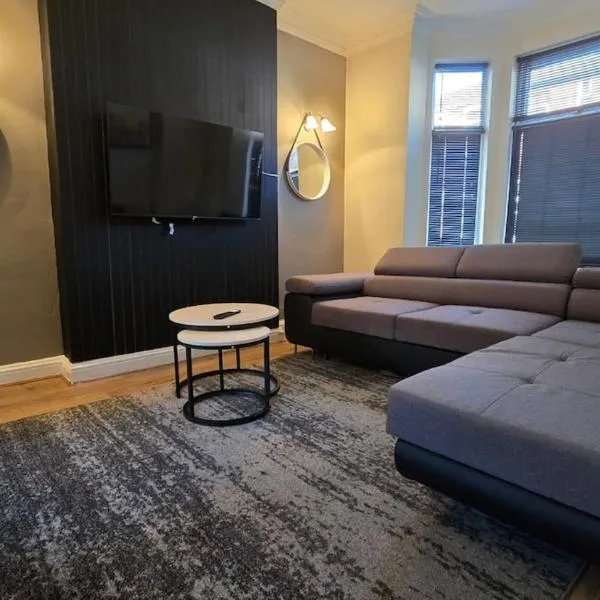 Large 5-Bed Home, Free Parking, Perfect for Groups, hotel v destinácii Nottingham