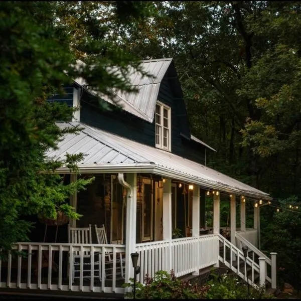 Burnsville में, होटल Captain's Cabin