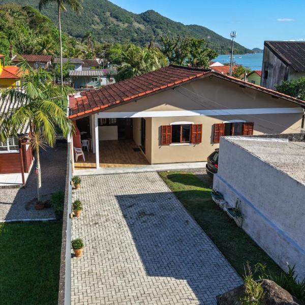 House with Beach Access - 2 min Walk
