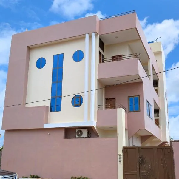 Porto-Novo Charme Townhouse, hotel in Porto-Novo