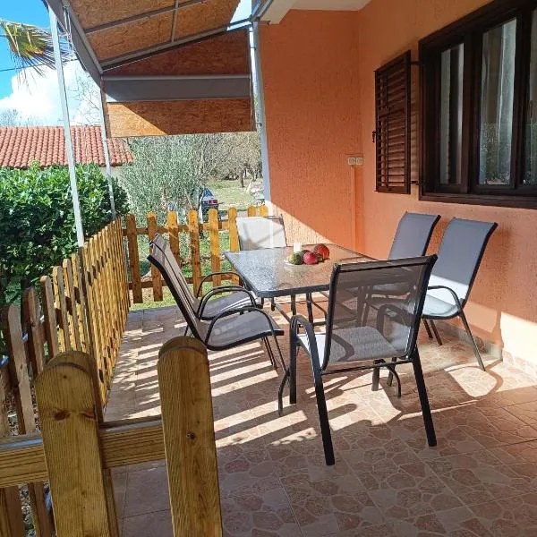 Holiday Home Višnja with Pool, hotel en Benkovac