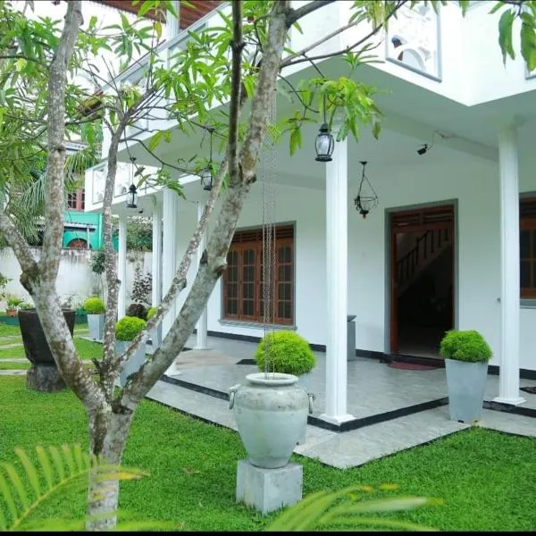 Aura Diamond International Wellness & Luxury Stays, hotel v destinaci Ahangama