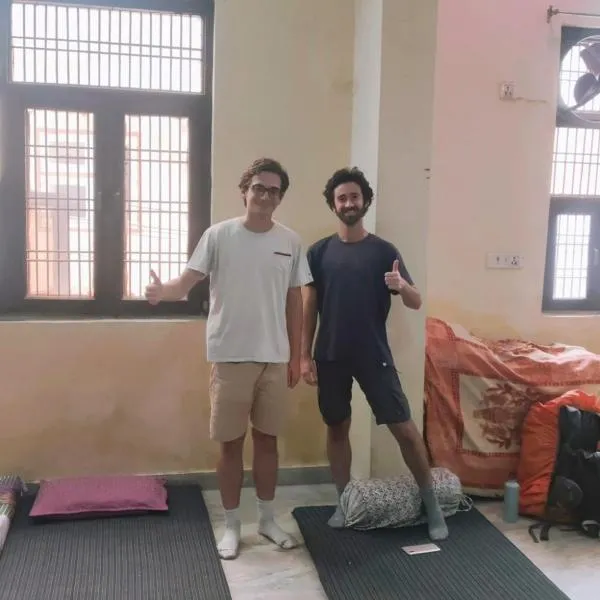 Nidhivan Vatika Ashram, hotel di Vrindāvan