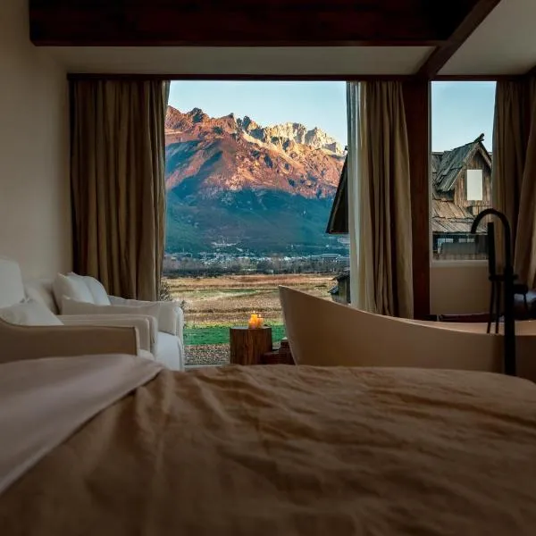 Tennessee Moutain Lodge - A Luxury Farmstay with Jade Dragon Views-Baisha Village Branch-English Services & Breakfast and Afternoon Tea, hotel a Baisha