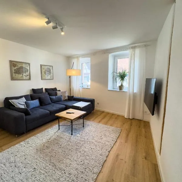 Vyne Apartments - Ganzes Haus mit privatem Hof & Stellplatz - Großes Wohnzimmer, hotel a Großfischlingen