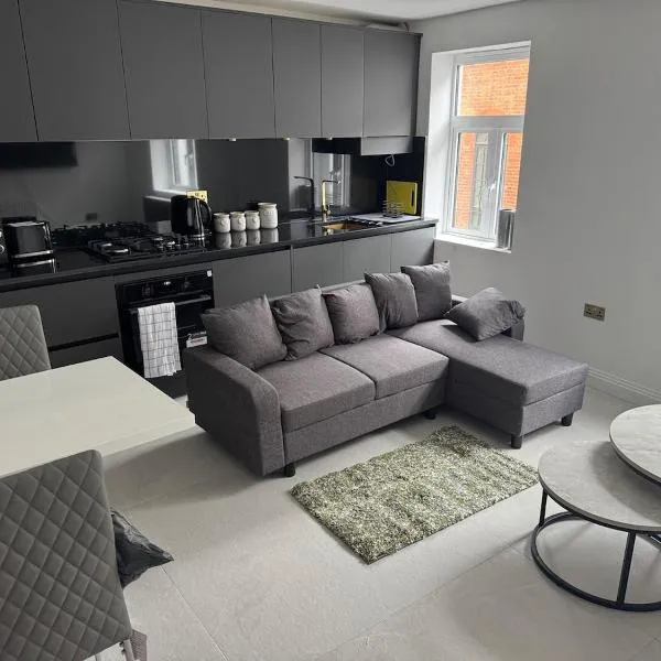 Three-Bedroom Flat Located off Oxford Street, Hotel in London