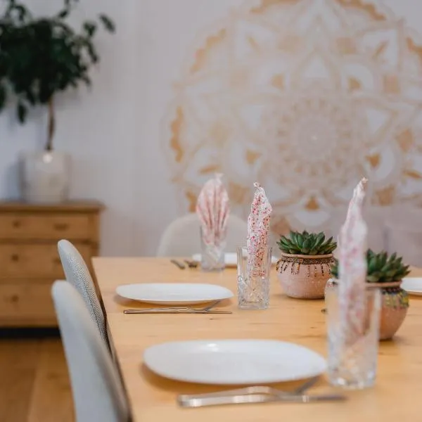 Ferienwohnung Jelen - Kaffee - Tee - Lichthof - 135 qm, hotel en Kolbermoor