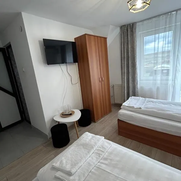 Pensiunea Casa Rofo, hotel v mestu Nima